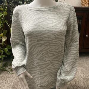 Ellen Tracy Grey and white zebra print Pullover Sweater Size Small